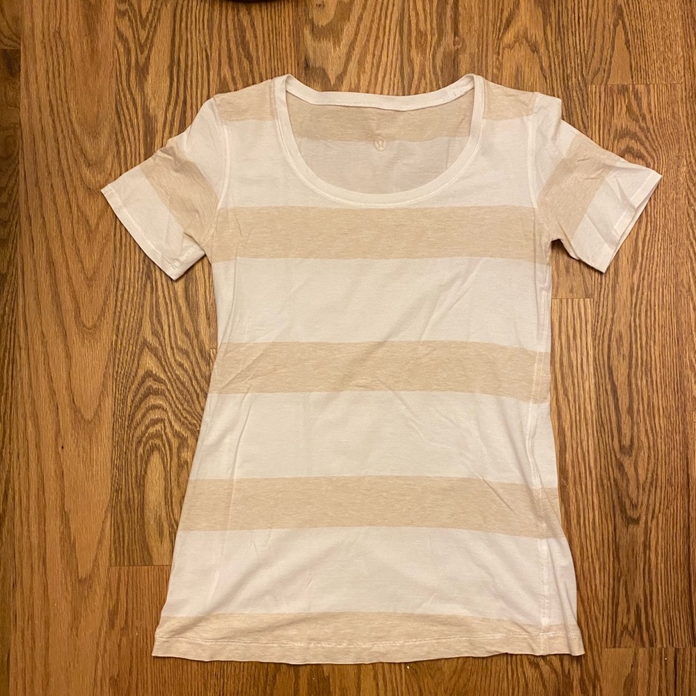 Lululemon casual fitted T size 6 used